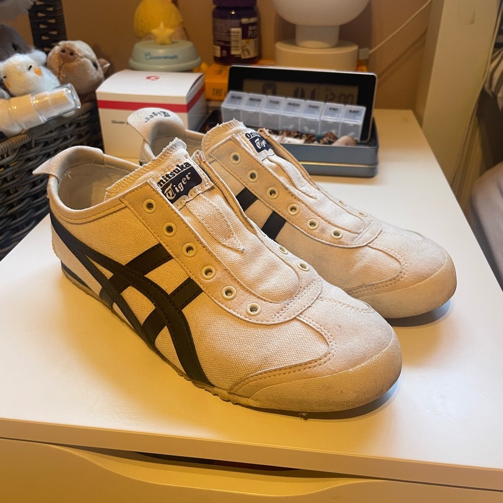 Onitsuka Tiger slip one by Asics Cream and Black Sneakers